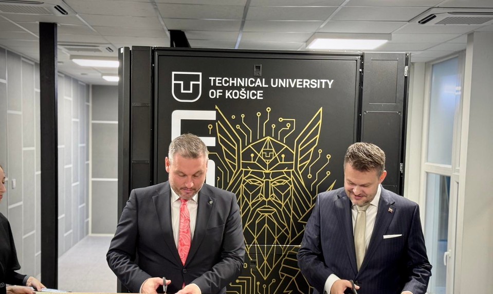 Košice sa stávajú digitálnym centrom Slovenska. Na TUKE spustili prvý superpočítač Perun