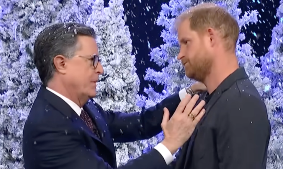 Chcel byť vtipný, ozvalo sa bučanie! Princ Harry to schytal za TIETO slová!