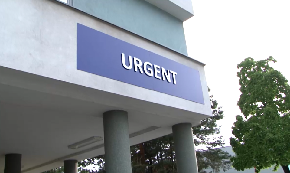 Bábätko s modrinami a zlomeninami skončilo v nemocnici. Polícia vyšetruje podozrenie na týranie