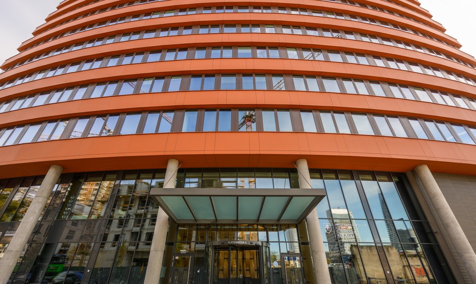 Veľká akcia protimonopolného úradu: Odhalil kartel laboratórií a udelil pokuty vo výške miliónov eur