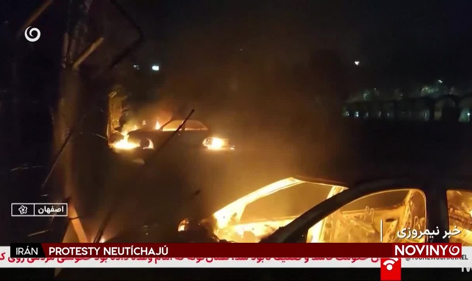PROTESTY NEUTÍCHAJÚ