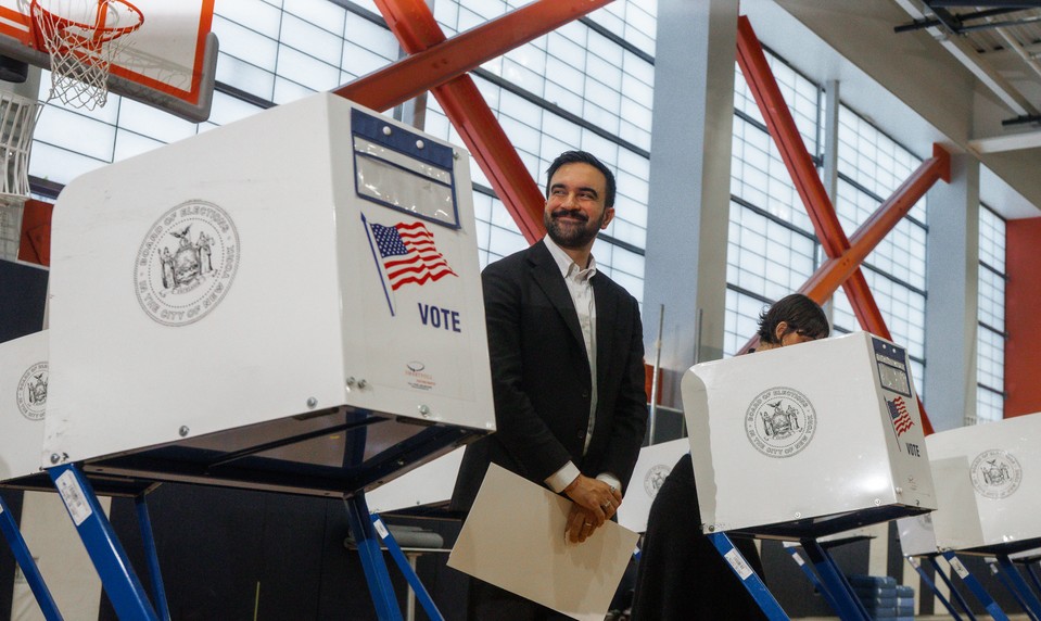 Nový starosta New Yorku Mamdani vyhral napriek Trumpovým slovným útokom