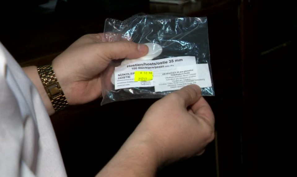 Vatikán zakázal bezlepkové hostie na príkaz pápeža Františka