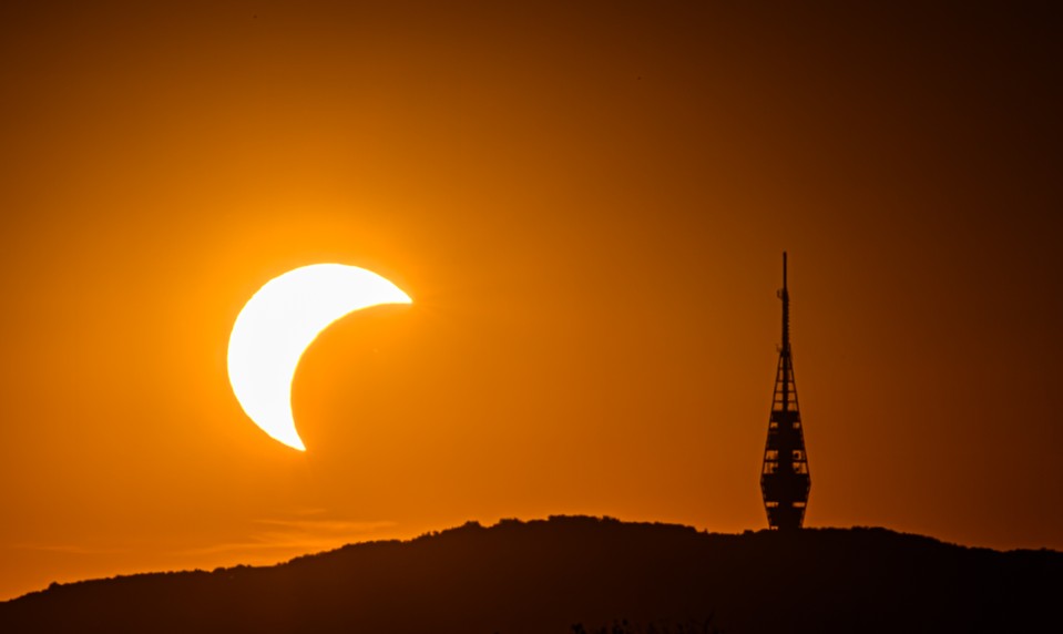 TOP 5 udalostí dňa: Slováci videli výnimočné zatmenie Slnka