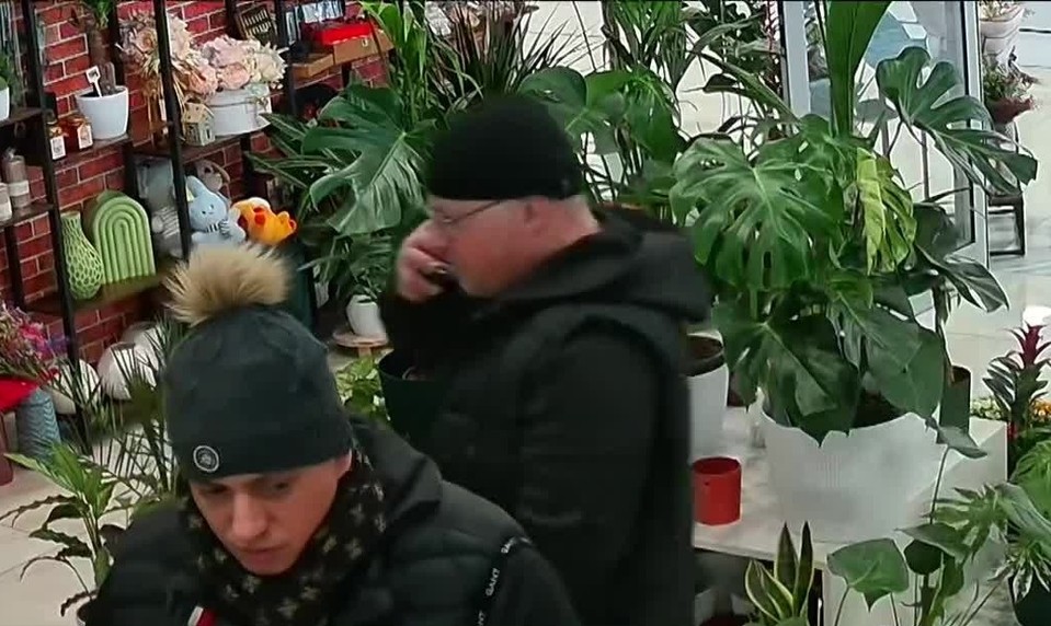 Floristku okradli priamo za pultom. Zlodeji ju rozptýlili zamieňaním peňazí