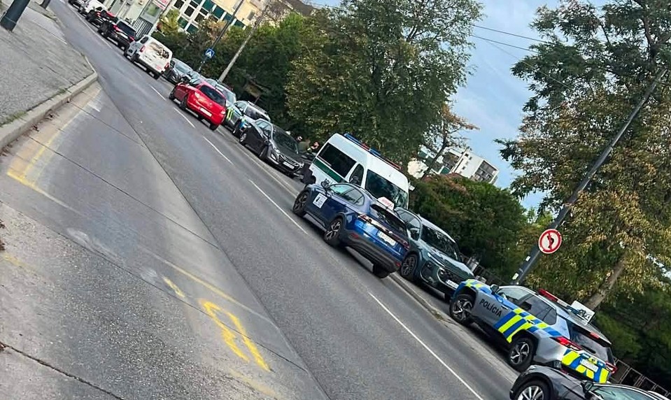Policajný zásah v Bratislave: V Ružinove zasahuje množstvo policajtov