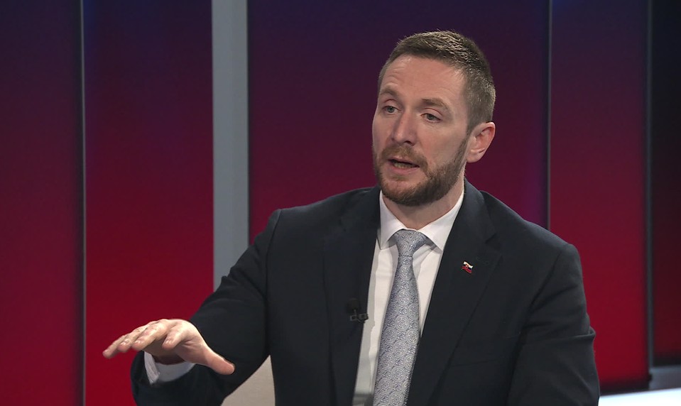 Politika 24: Politici, ktorí vládli dlho, nemajú víziu, ktorá by posunula krajinu dopredu, tvrdí Uhrík