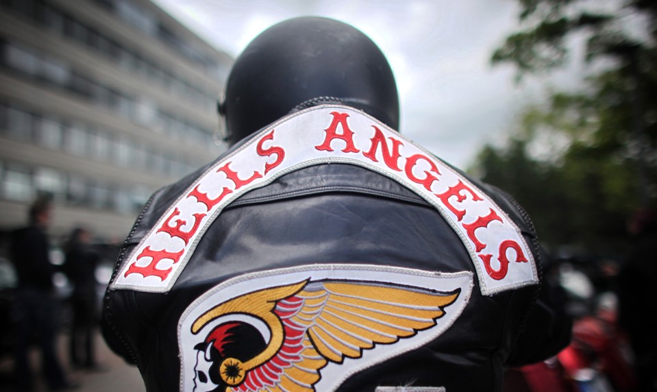Polícia rozbehla zásah proti motorkárom Hells Angels: 1 200 policajtov prehľadáva desiatky objektov