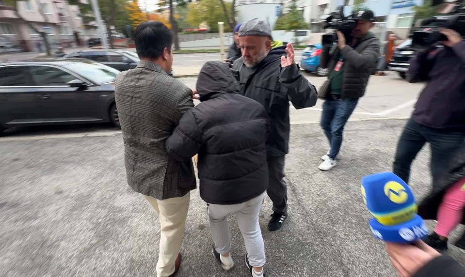 Šokujúci zvrat: Matka mŕtveho dieťaťa, ktoré našli v práčke, ide na slobodu