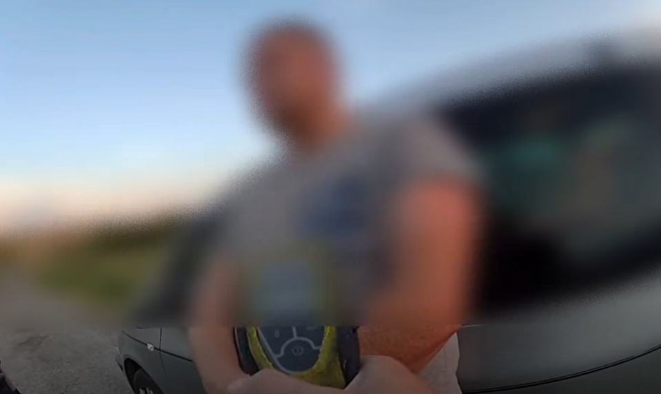 Vodič s dieťaťom v aute nafúkal viac ako dve promile. Skončil v rukách polície