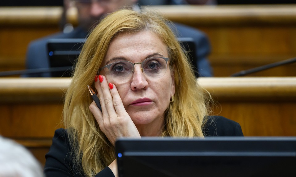 Jana Vaľová zo strany Smer-SD sa vzdala mandátu. Po jej odchode nastúpi Macášek