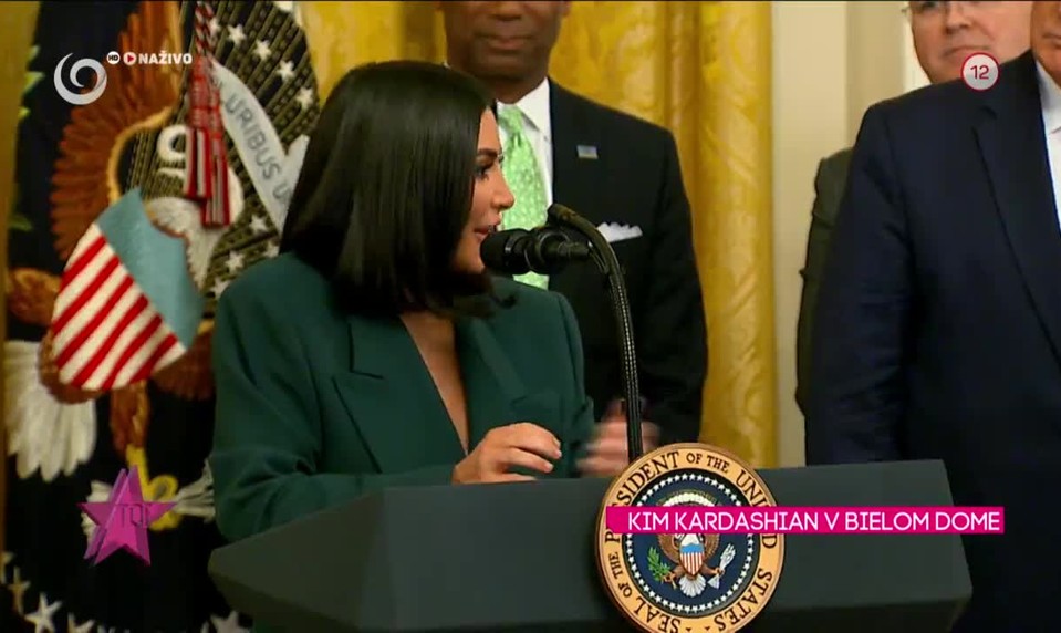 KIM KARDASHIAN V BIELOM DOME