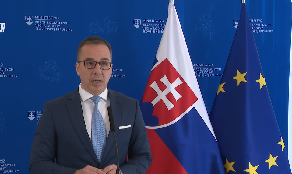 Tomáš chystá tvrdšie opatrenia: Chce trestať záškoláctvo aj "fiktívnu starostlivosť"