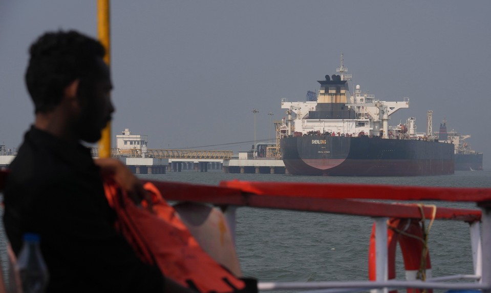 Čo je Hormuzský prieliv a prečo je kľúčový pre svetovú ropu?