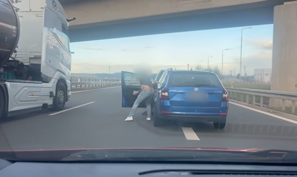 Agresor z českej diaľnice mal útočiť už v minulosti: V ohrozenom aute boli tiež deti