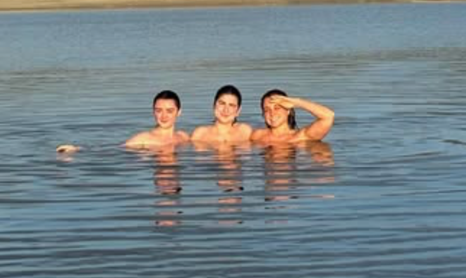 Seriálová hviezda sa s tým nebabre! Na pláži úplne nahá a ešte sa tým aj pochválila!