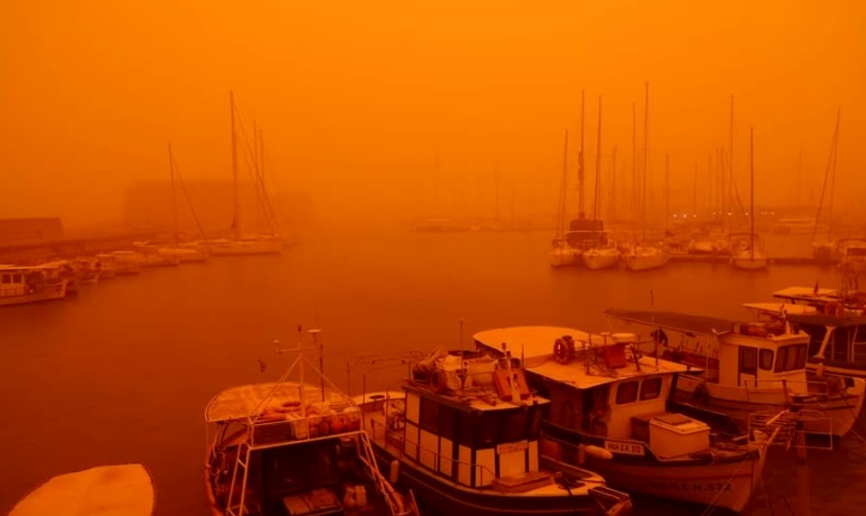 Grécko zasiahla búrka s tornádom, extrém si vyžiadal jednu obeť
