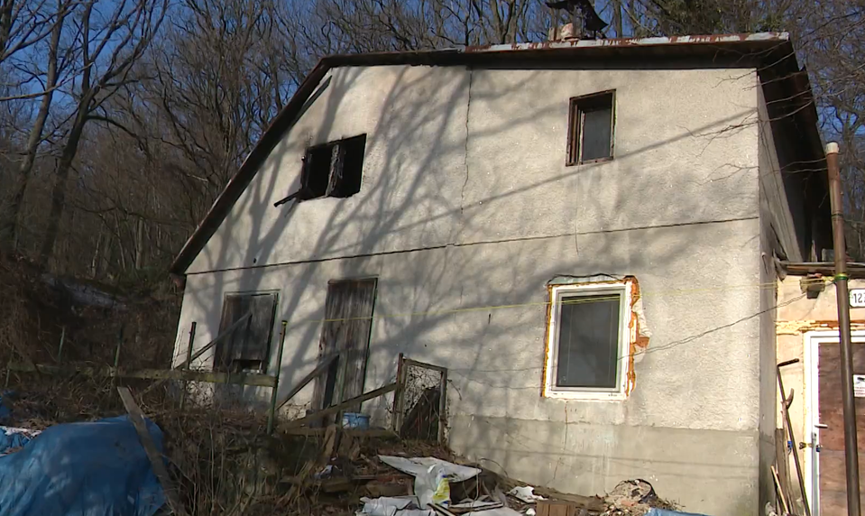 Prípad z domu pri Svätom Jure má pokračovanie, polícia obvinila 31-ročného muža z vraždy