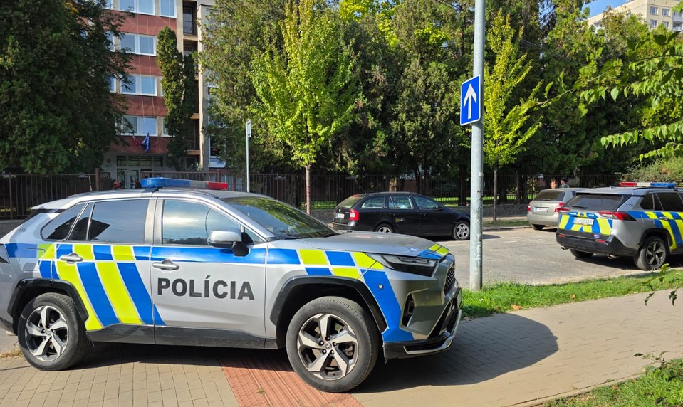 Šokujúci incident na škole v Trnave: Žiak chcel zapichnúť spolužiakovi ceruzku do krku