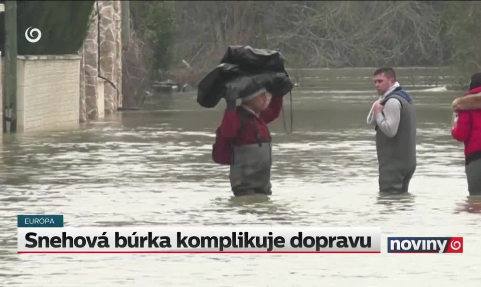 Snehová búrka komplikuje dopravu