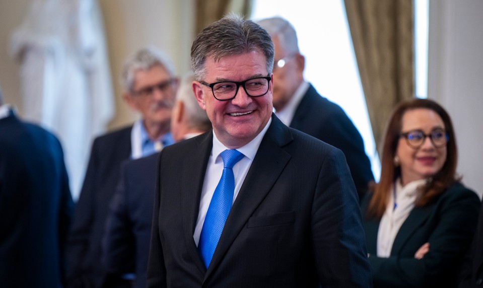 Nikdy mi neboli ponúknuté sexuálne služby, tvrdí Lajčák. Ficovi ponúkne svoju funkciu