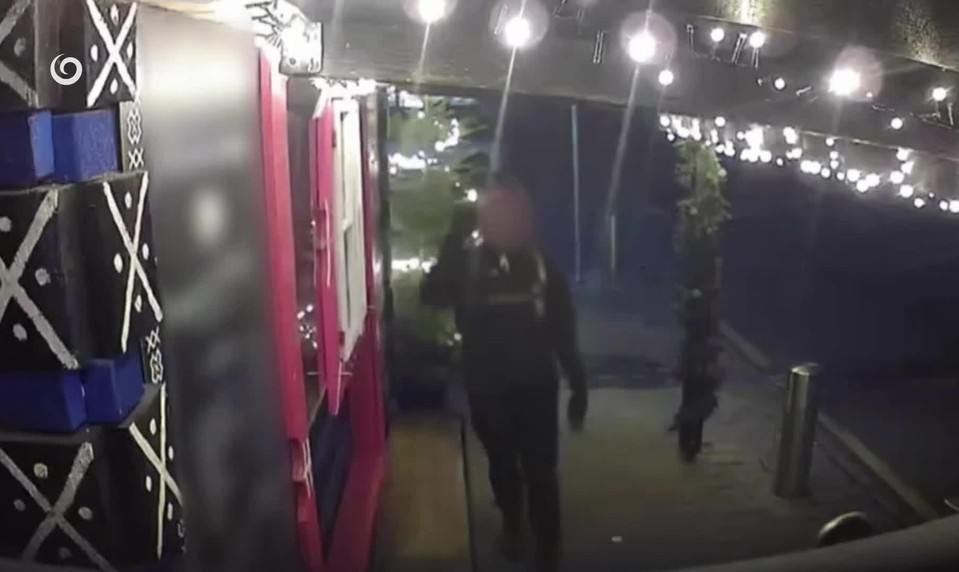 Zlodej sa pred krádežou pozeral do kamery, policajti ho už vypátrali