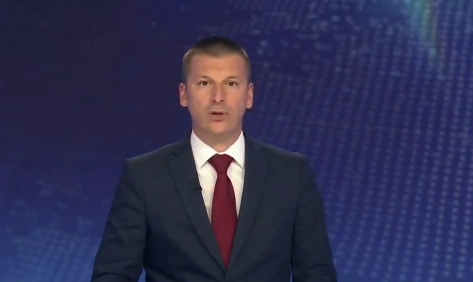 Moderátor srbskej verejnoprávnej RTV sa ospravedlnil za nekritické novinárstvo