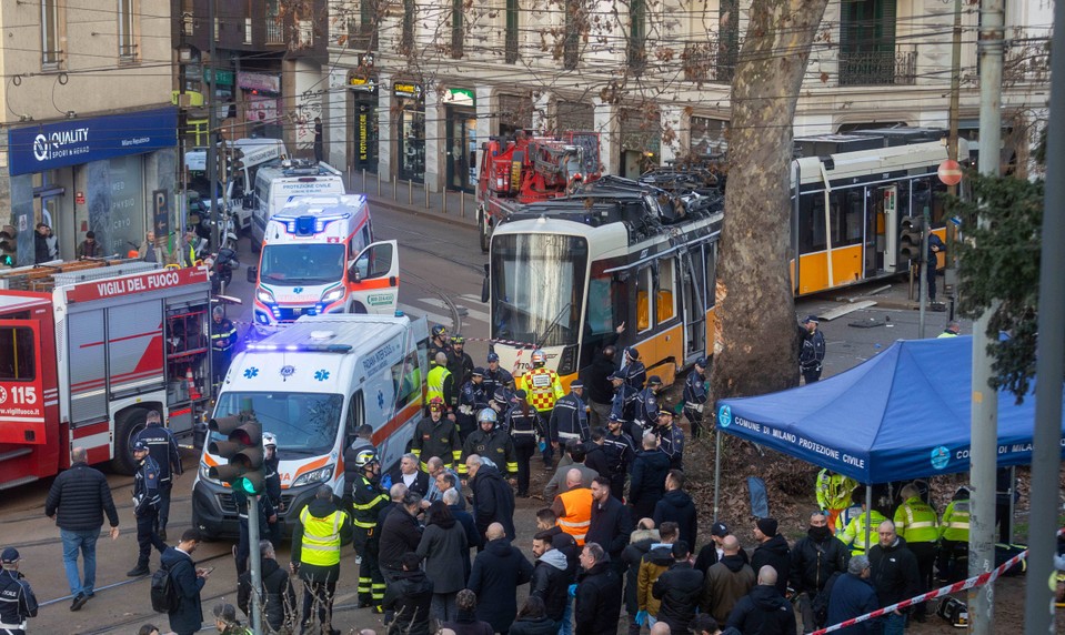 Električka v Miláne narazila do budovy, jeden človek zomrel. Ďalších 40 sa zranilo