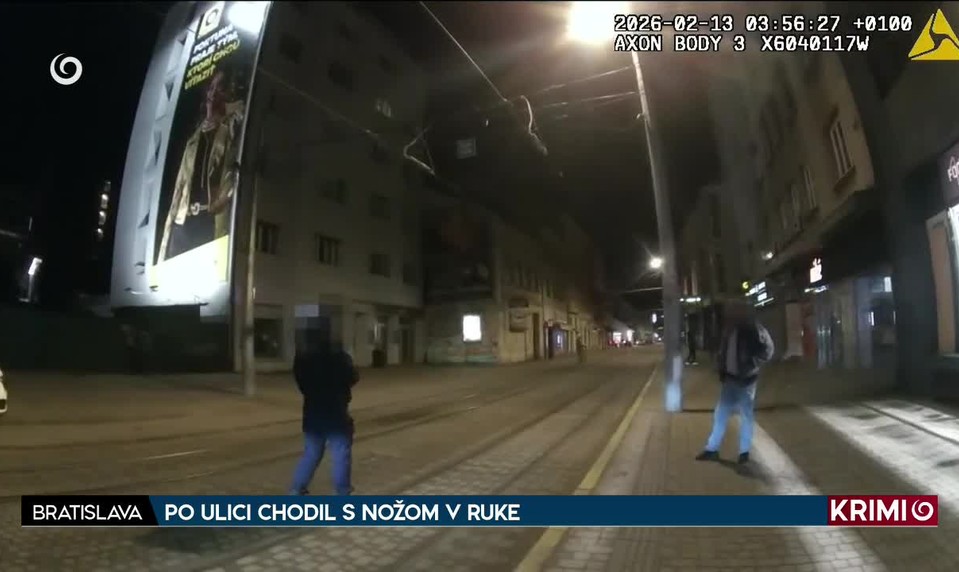 PO ULICI CHODIL S NOŽOM V RUKE