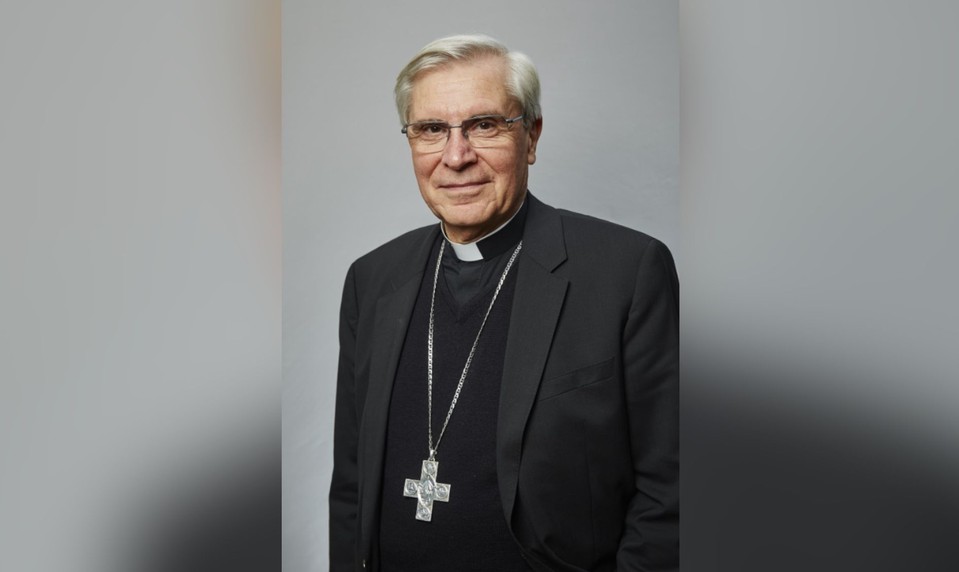 Súd nariadil bývalému biskupovi zaplatiť viac ako 160.000 eur za sexuálne zneužitie chlapca