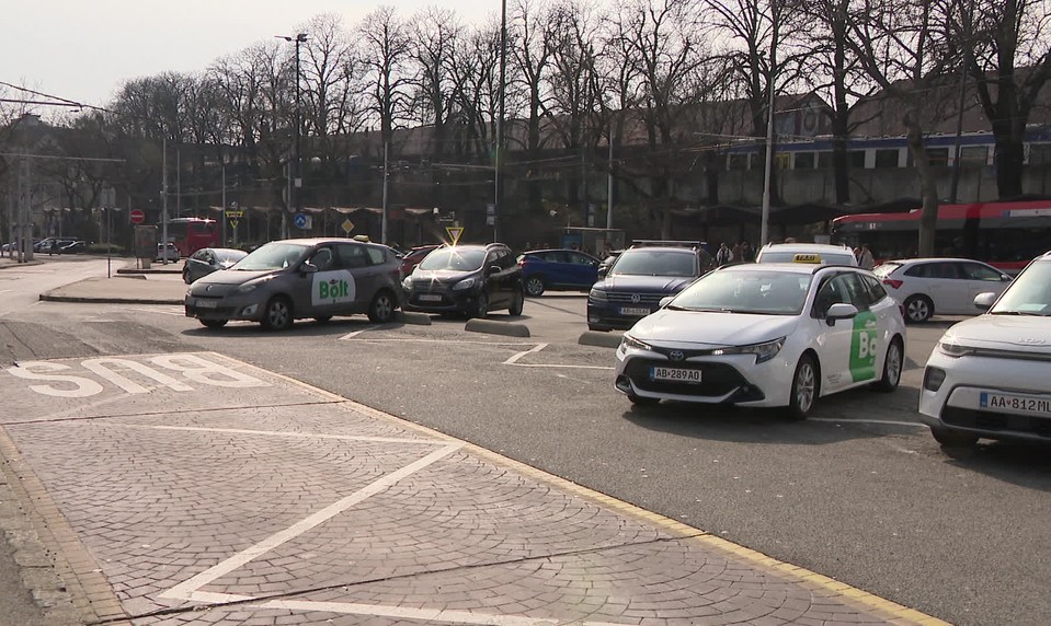 Problém s komunikáciou v taxíkoch? Česko chce povinnú skúšku z jazyka