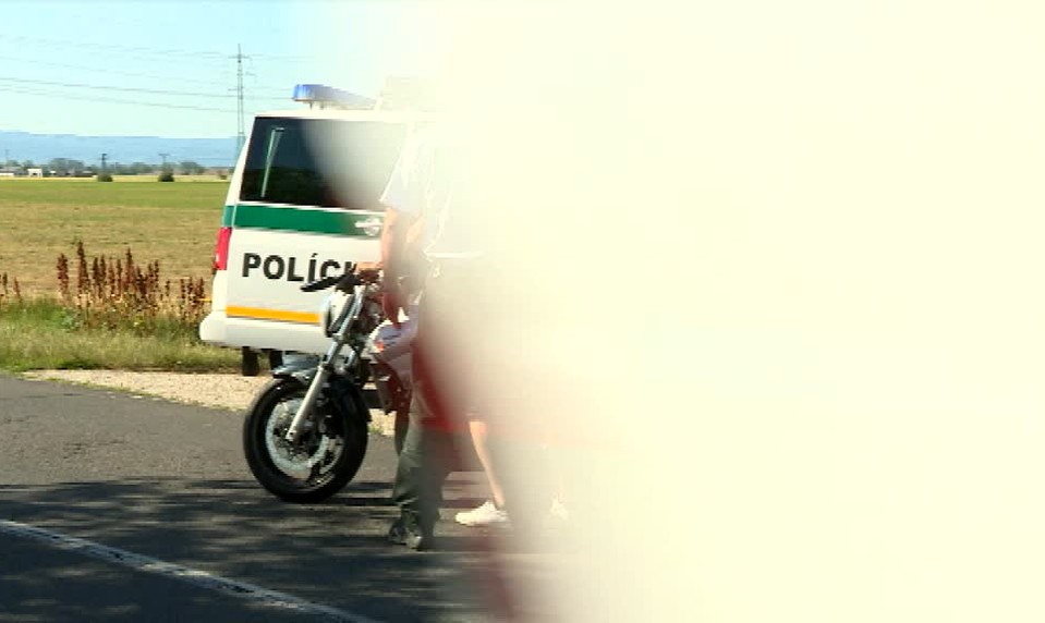 Kúpil si motorku, aj keď nemá vodičák. Prvá jazda skončila nehodou