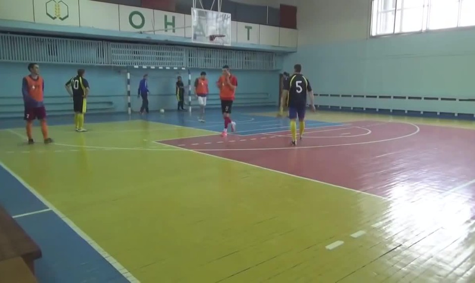 Totálny unikát! Tento gól futsalového amatéra je absolútnym hitom!