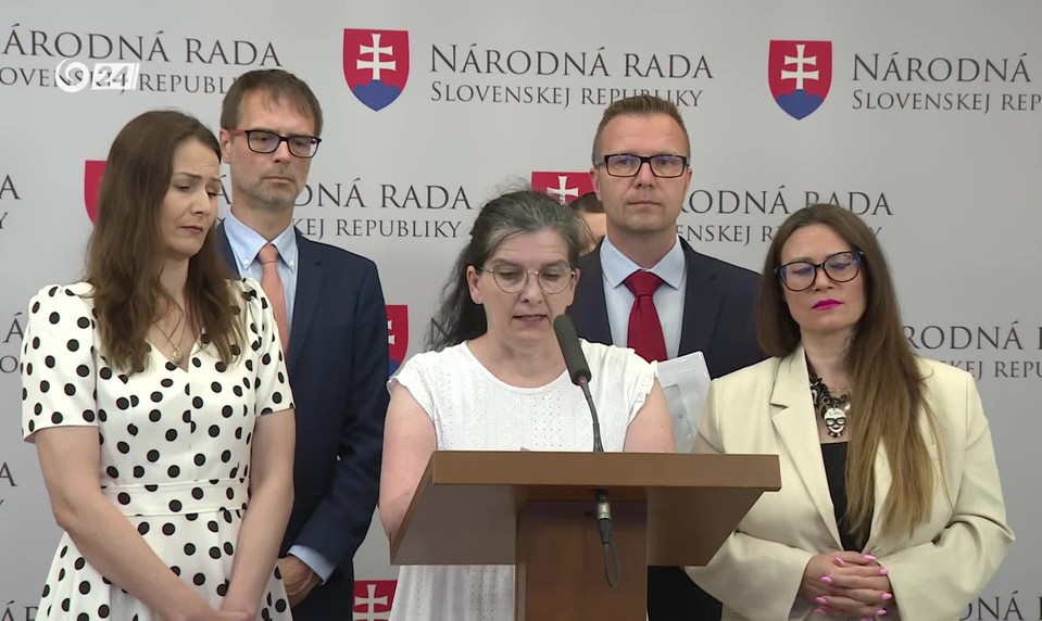 „Deti s autizmom zázračne vyzdravejú.“ Matka s chorou dcérou prišli o podporu štátu