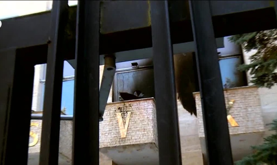 Za útok na Ruský dom v Prahe hrozí mužovi (57) osem rokov väzenia