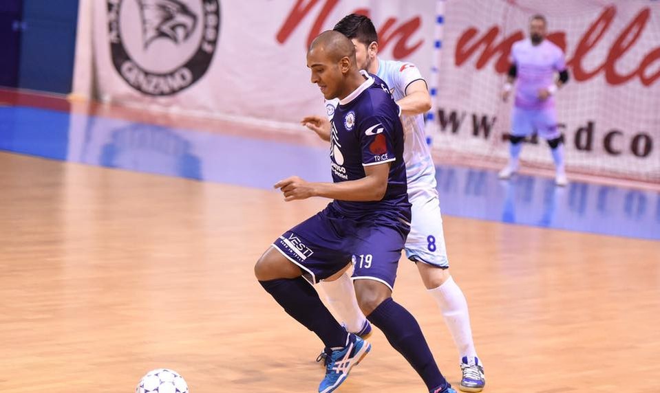 Sťahovačky futsalistu, po ktorých padá sánka...na HUSTE.tv niečo podobné už v piatok naživo