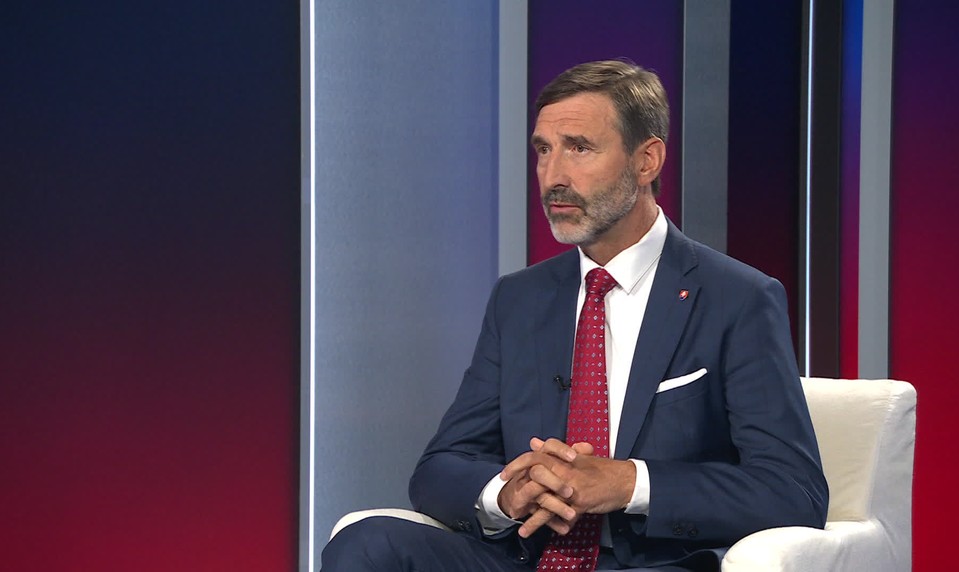 Dcéra ministra Blanára mala havarovať na nebezpečnom esíčku. Miesto opustila pred príchodom polície