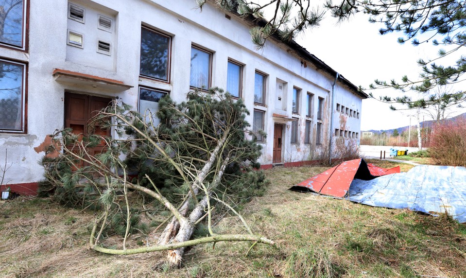 SHMÚ varuje: Vietor dosiahne až 160 km/h. Ktoré okresy zasiahne víchrica dnes?
