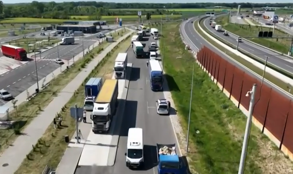 Na slovenských cestách prebieha veľká policajná akcia, vodičov sledujú aj drony
