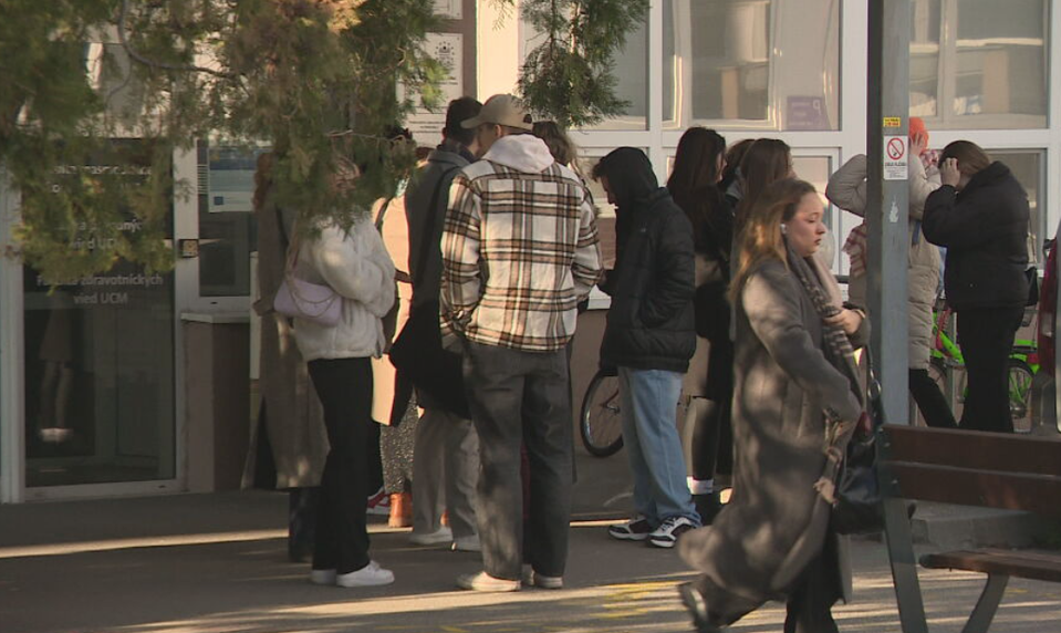 Viac než 75 percent mladých rozmýšľa nad odchodom zo Slovenska