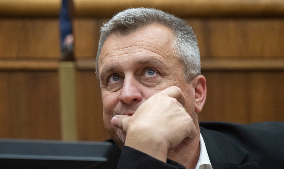 Koaličná SNS adresuje výzvu Ficovi. Žiada výmenu Maroša Šefčoviča