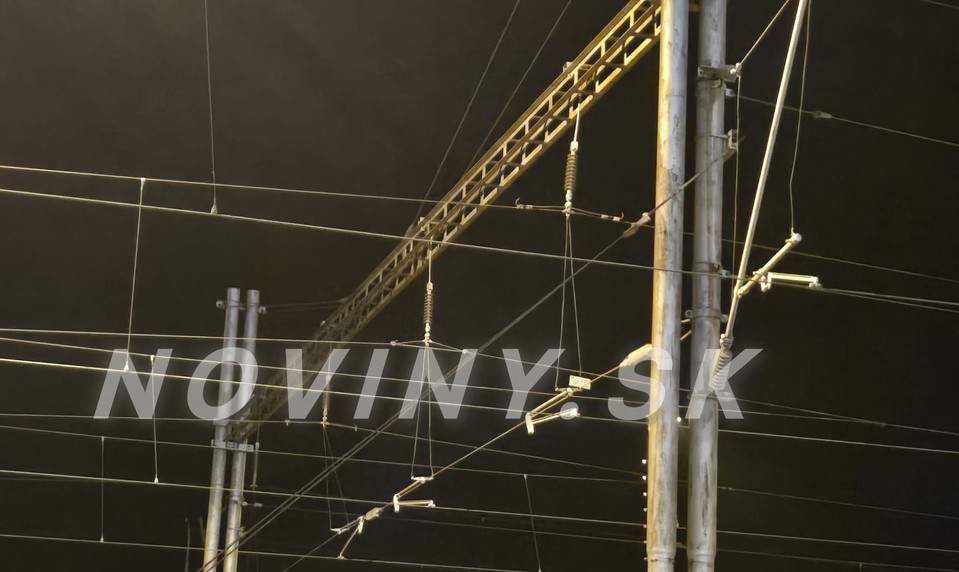 Tínedžera v Šali zasiahol elektrický prúd na odstavenom vagóne. Chcel si spraviť fotografiu