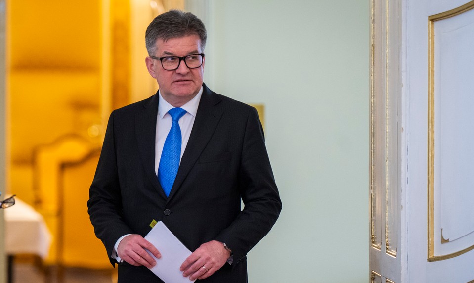 Miroslav Lajčák si podľa zverejnených dokumentov písal s Epsteinom o dievčatách aj o Ficovi