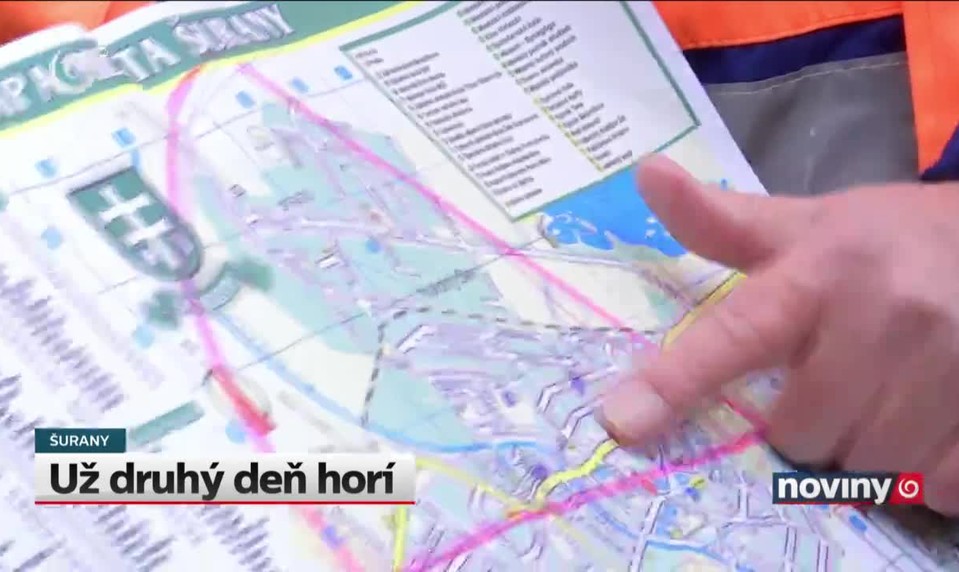 Už druhý deň horí