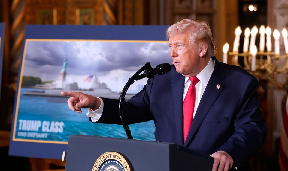 Lasery, koľajnicové delá a nadzvukové rakety. Trump predstavil flotilu, ktorá ponesie jeho meno