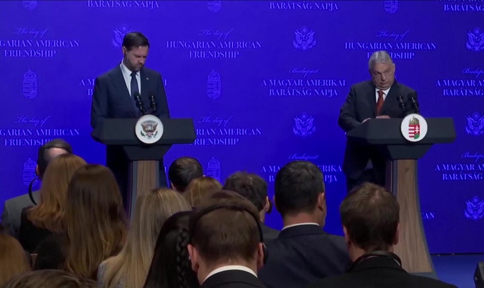 Viceprezident USA J. D. Vance dorazil do Budapešti. Vyjadruje podporu Orbánovi