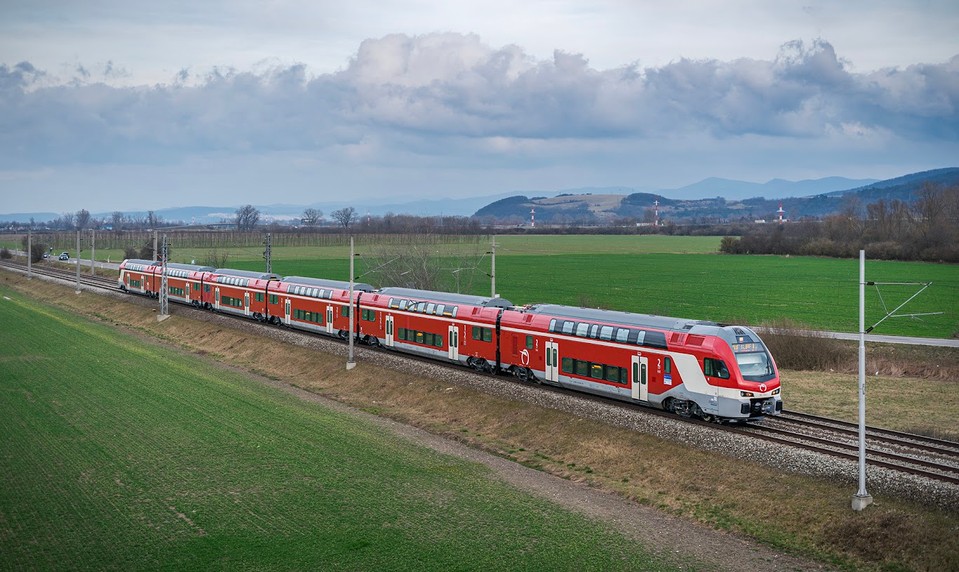 Cestujete pred Dušičkami? Viaceré vlaky medzi Bratislavou a Košicami sú už bez voľných miest