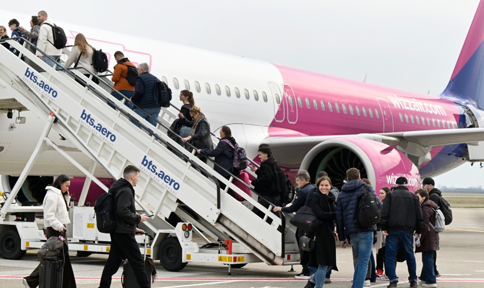 Ranný let z Košíc do Bratislavy meškal pre zrážku s vtákom tri a pol hodiny