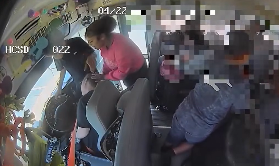 Študenti pomohli odpadnutej vodičke a zachránili tak autobus plný detí