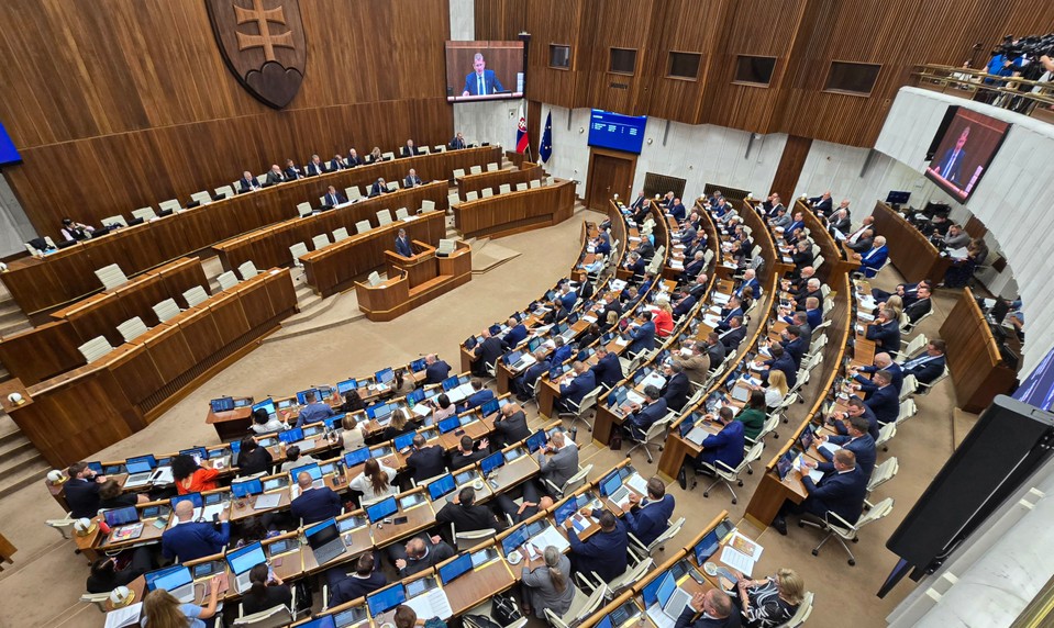 Vláda musí požiadať o dôveru v parlamente, termín zatiaľ nie je známy